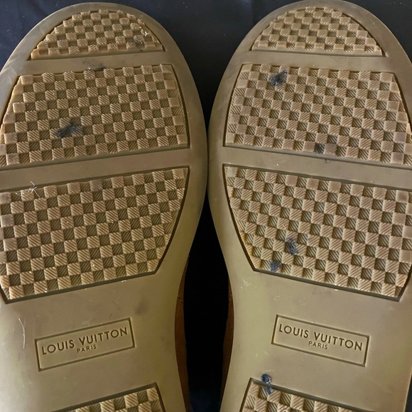 LOUIS VUITTON - Suede Sneaker - MENS SIZE 9 - Picture 4 of 10